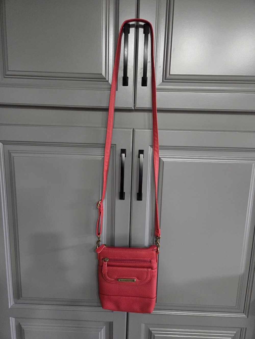 STONE MOUNTAIN CROSSBODY PURSE RED ADJ STRAP